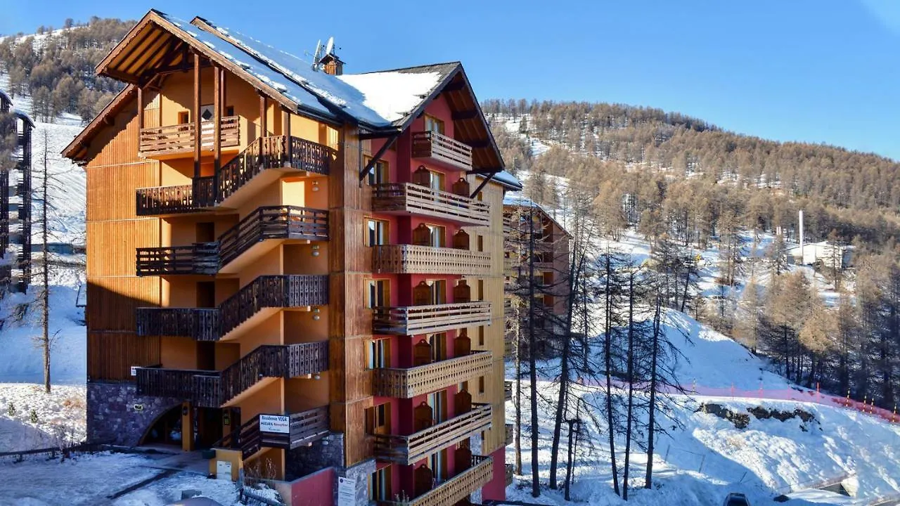 Vacancéole - Résidence Vega Risoul Aparthotel